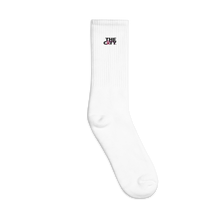 Load image into Gallery viewer, THE CITY Breast Cancer Awareness WHT Embroidered socks